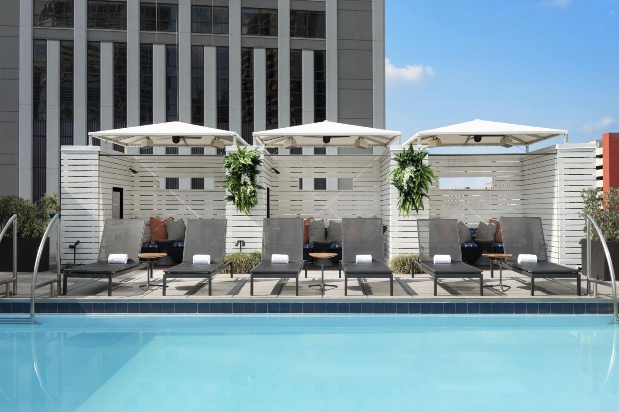 Le Meridien New Orleans Hotel Exterior photo